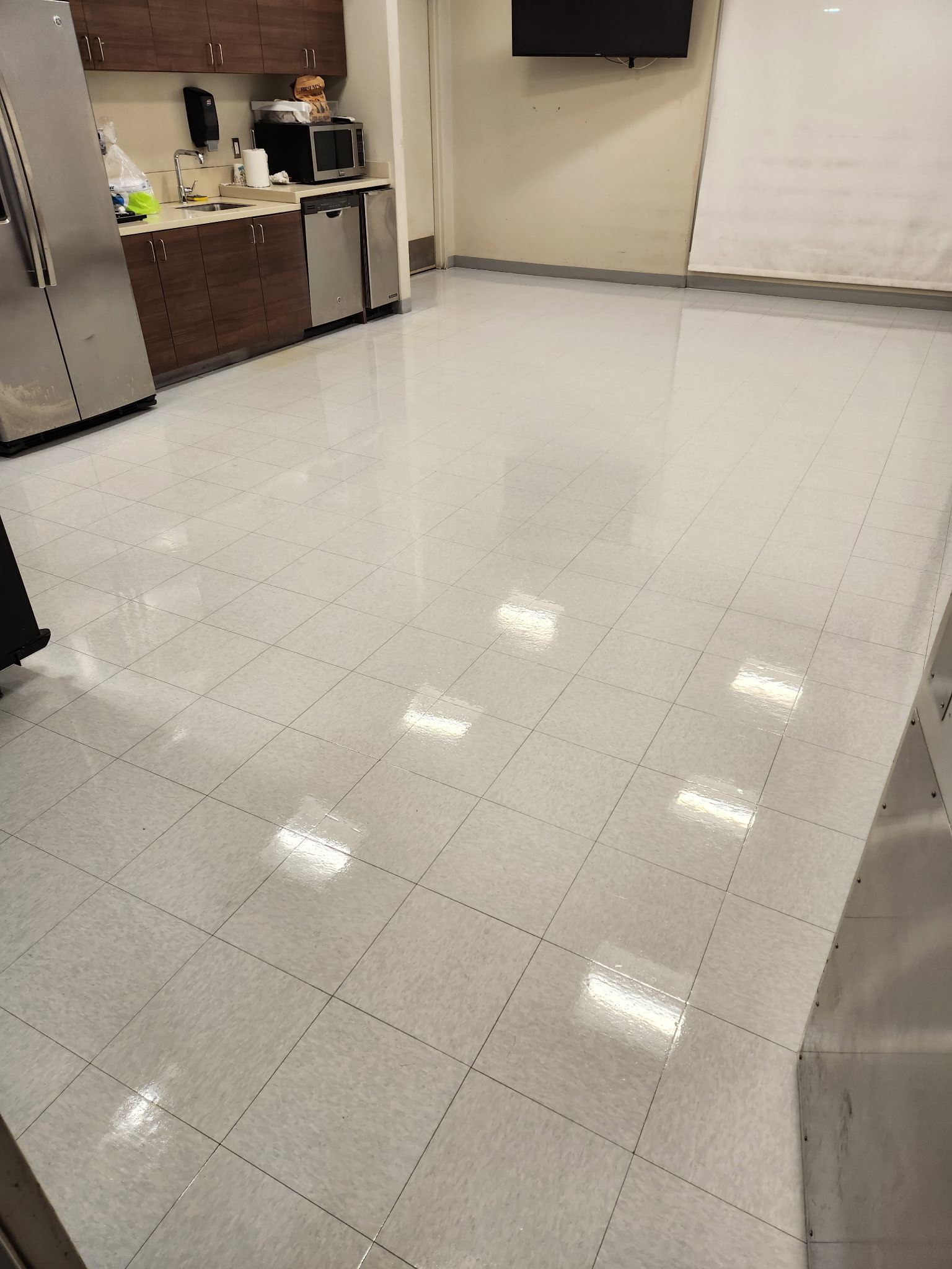 High-gloss floor after strip and wax