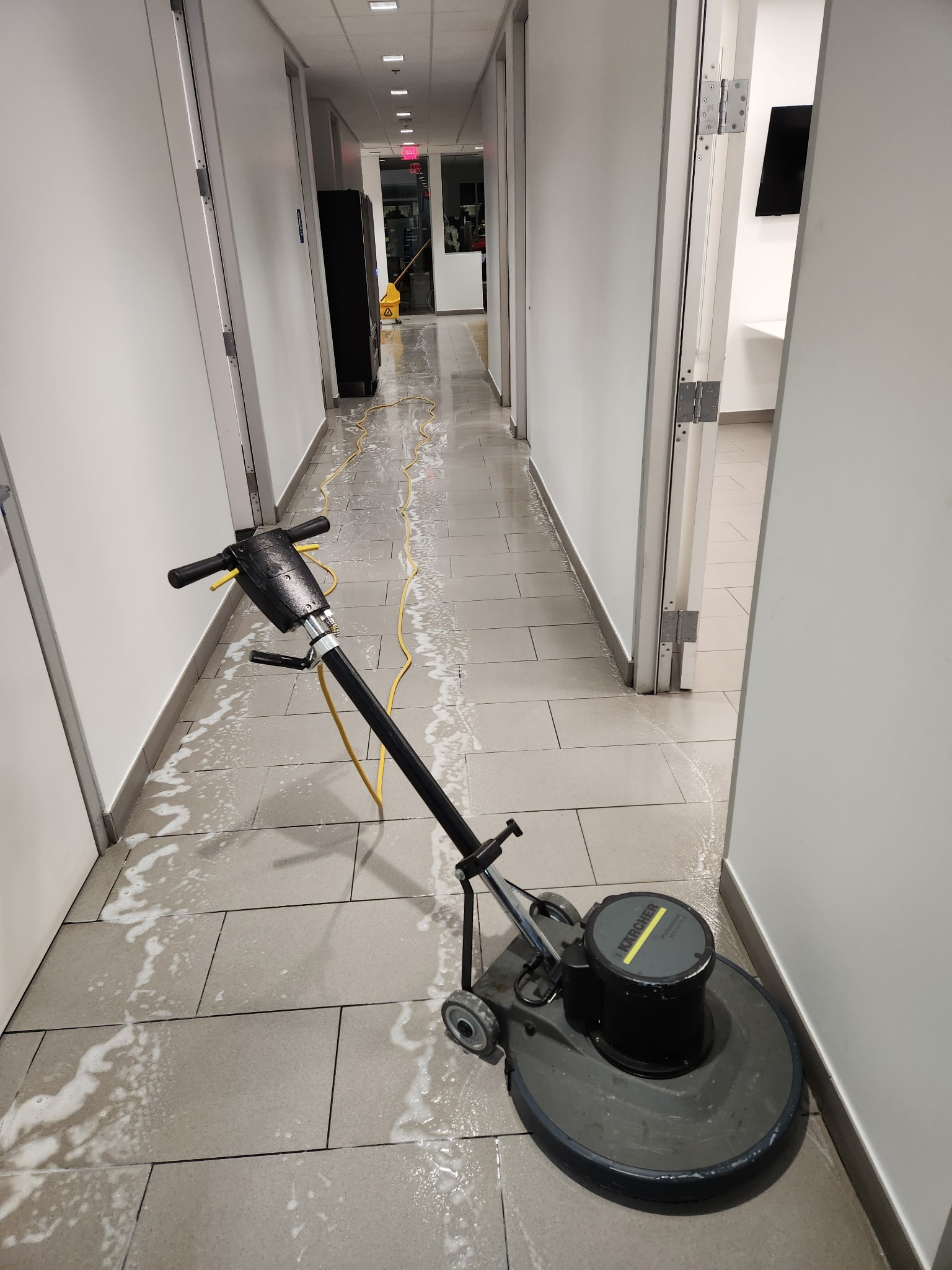 Bonnet cleaning carpet