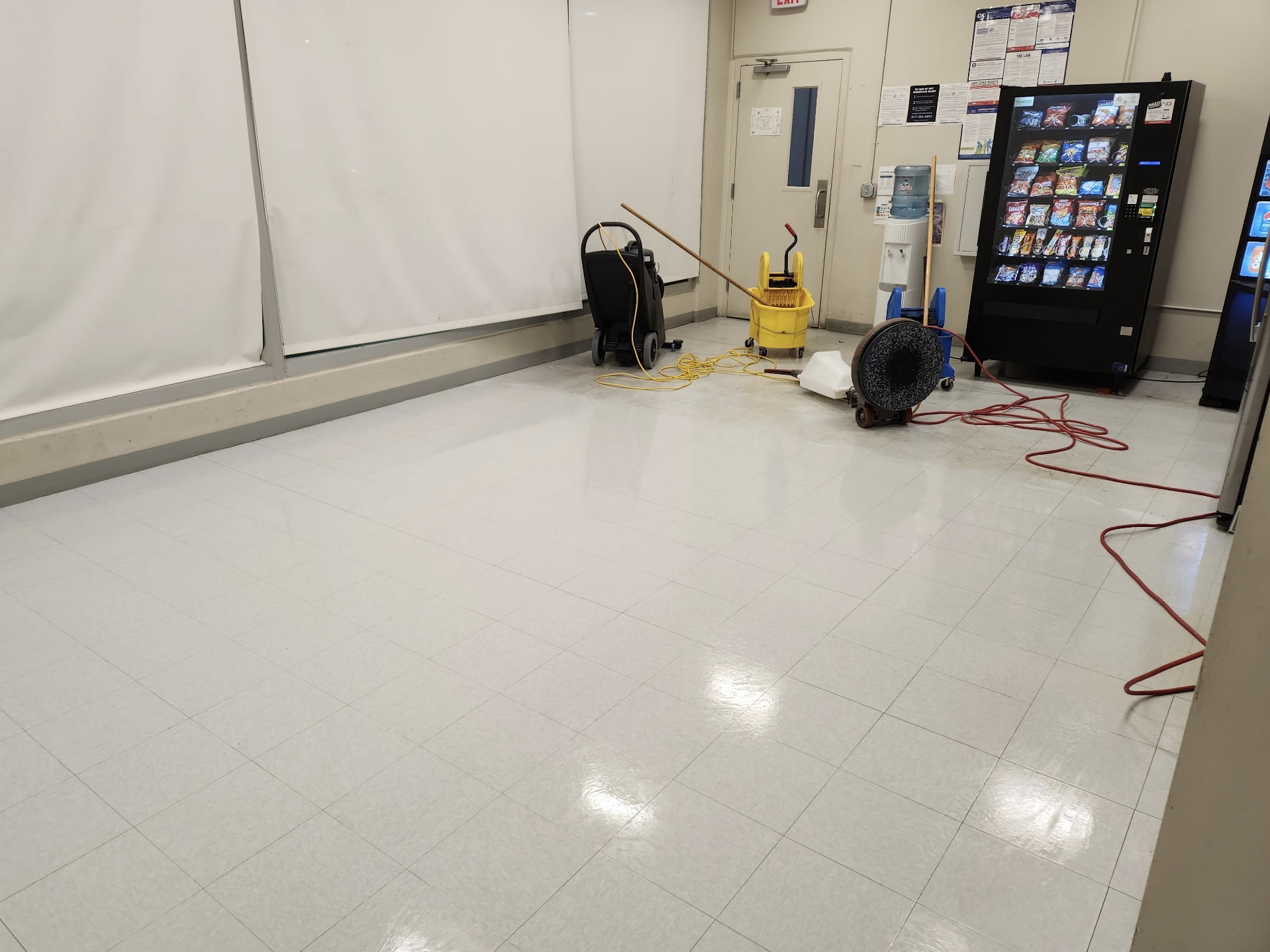 Glossy floor finish